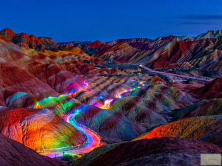 张掖七彩丹霞，夜幕下的梦幻地质奇观