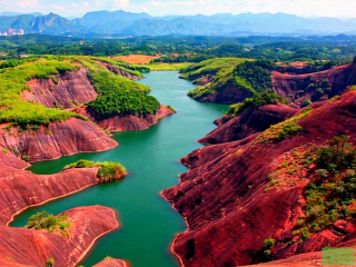 赤水丹霞，红岩绿波交响画卷