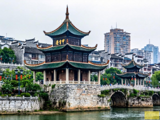 甲秀楼，贵阳南明河畔的历史文化地标